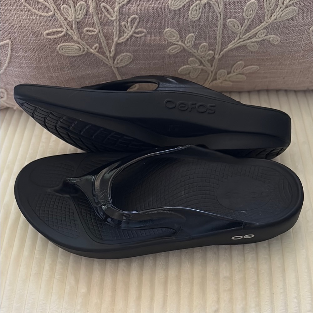 OOFOS WOMEN'S OOMEGA OOLALA
sandal